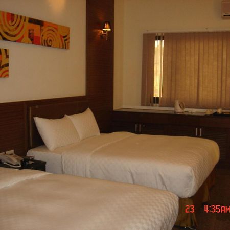 Hip Spa Motel Taichung Esterno foto