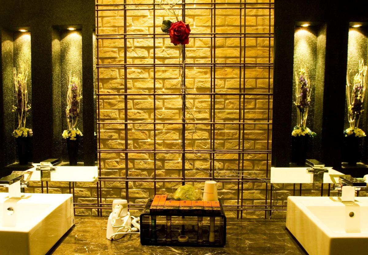 Hip Spa Motel Taichung Esterno foto