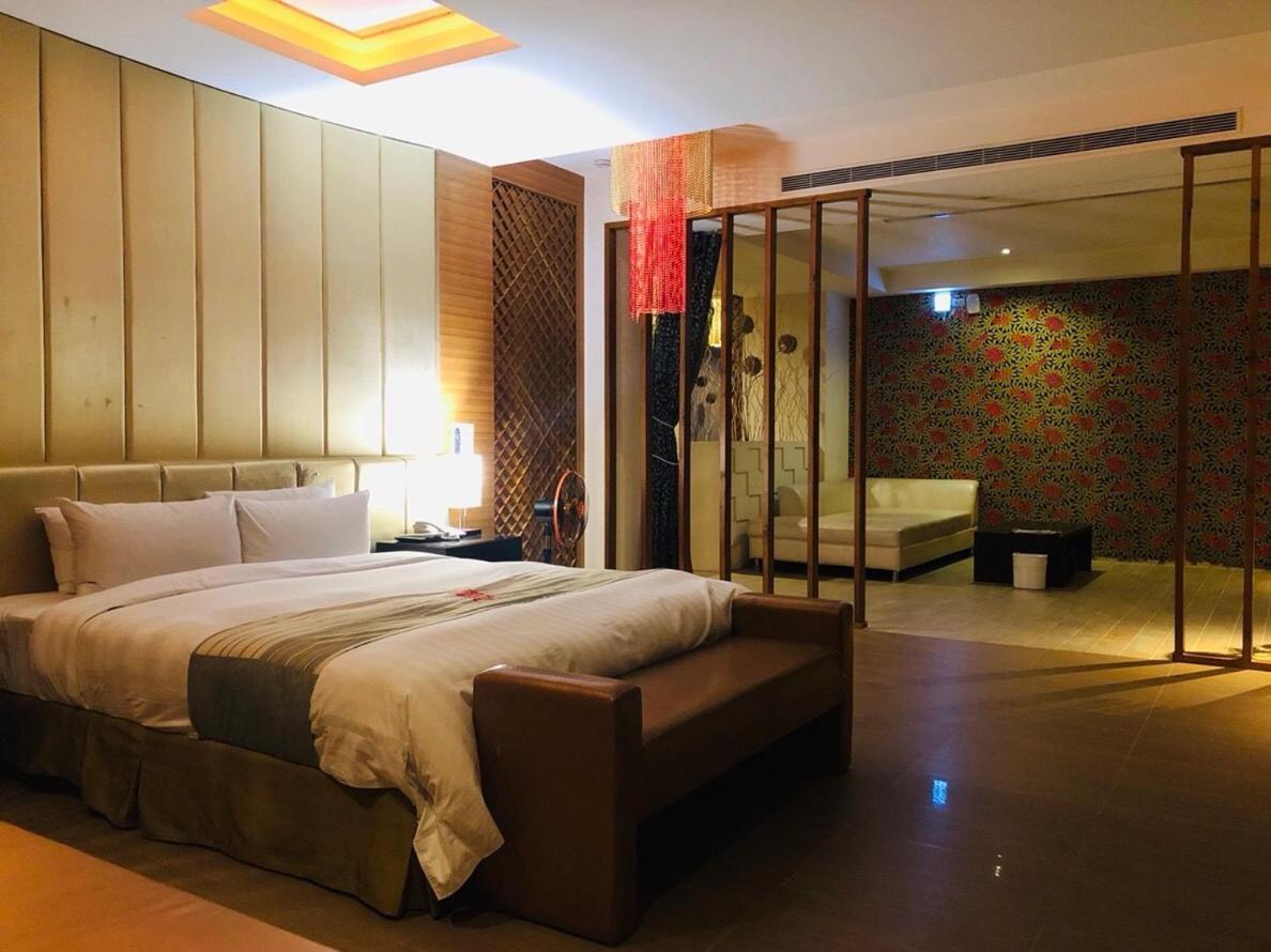 Hip Spa Motel Taichung Esterno foto