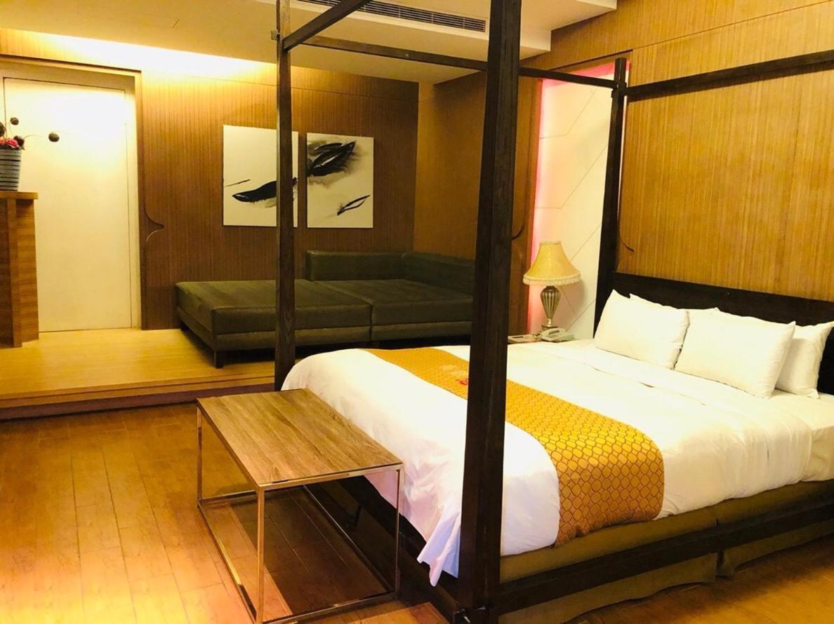 Hip Spa Motel Taichung Esterno foto